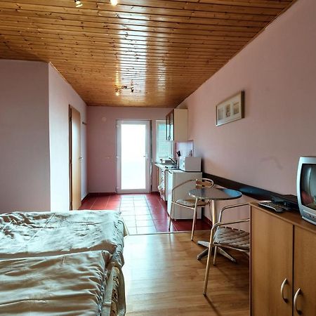 Apartmanovy Dom Red Hotel Podhajska Exterior photo