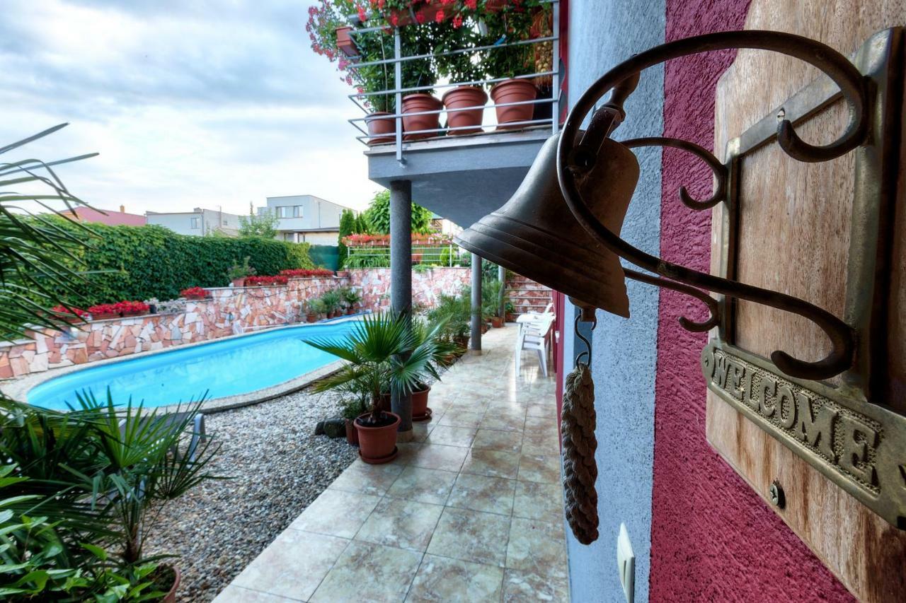 Apartmanovy Dom Red Hotel Podhajska Exterior photo