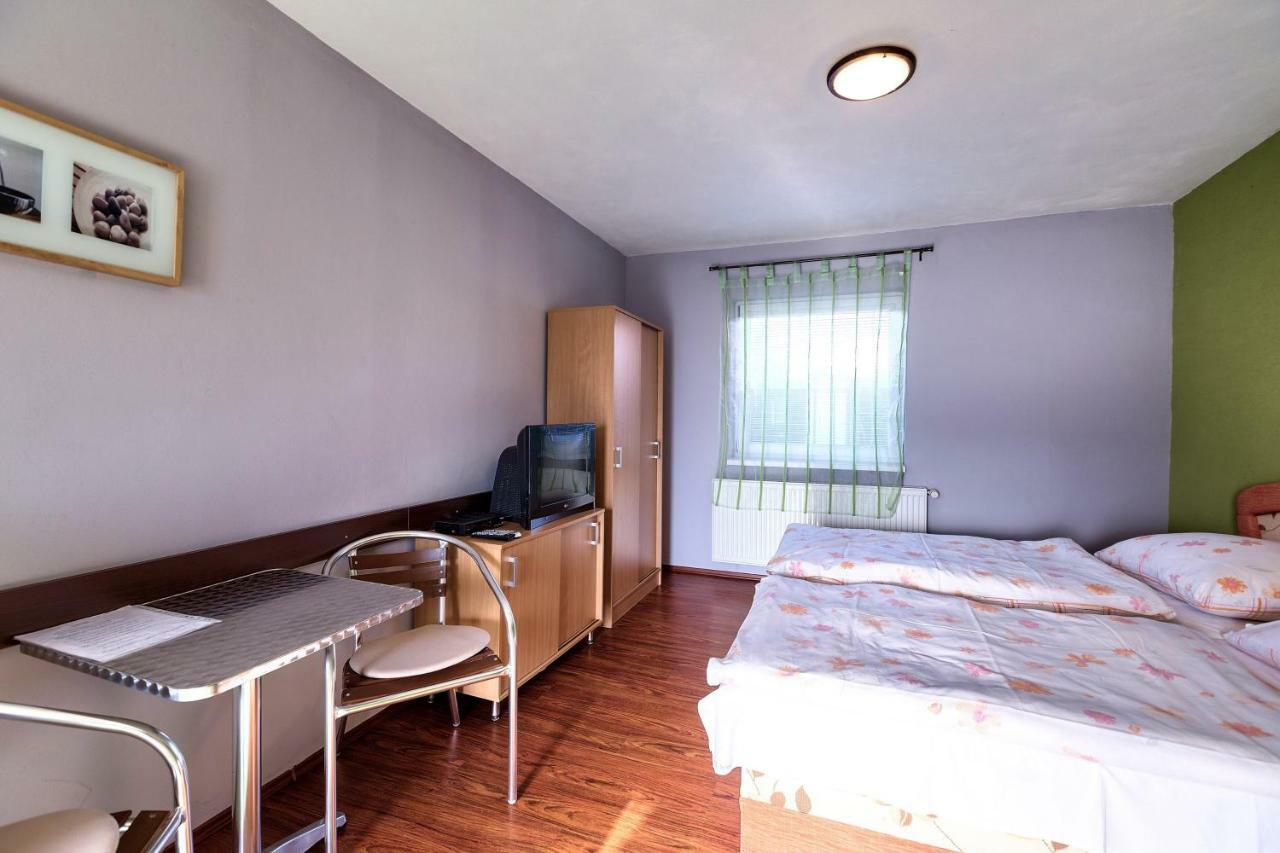Apartmanovy Dom Red Hotel Podhajska Exterior photo