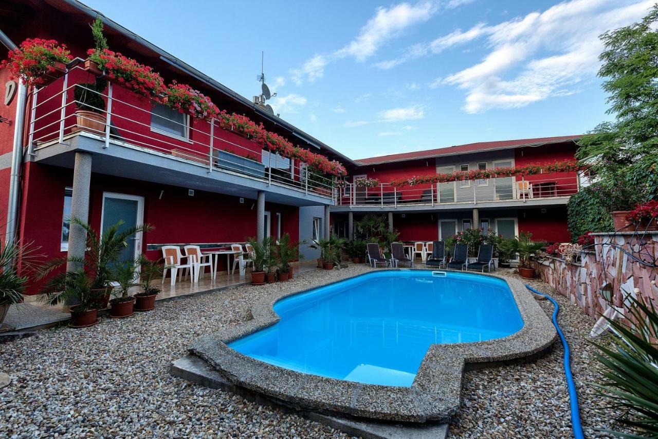 Apartmanovy Dom Red Hotel Podhajska Exterior photo