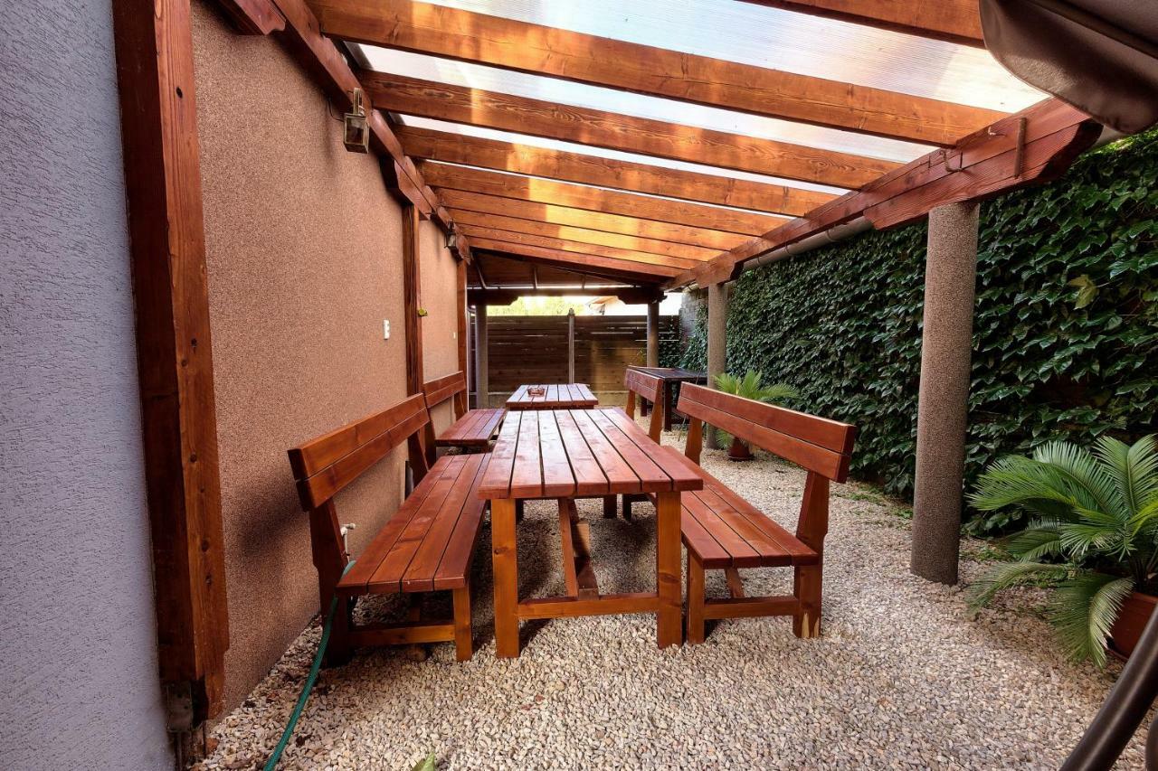 Apartmanovy Dom Red Hotel Podhajska Exterior photo