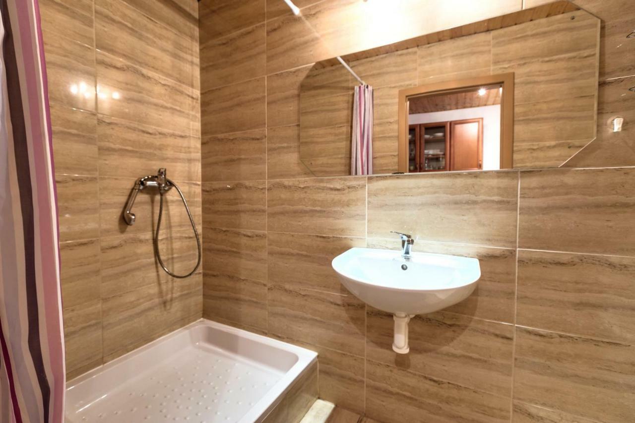 Apartmanovy Dom Red Hotel Podhajska Exterior photo