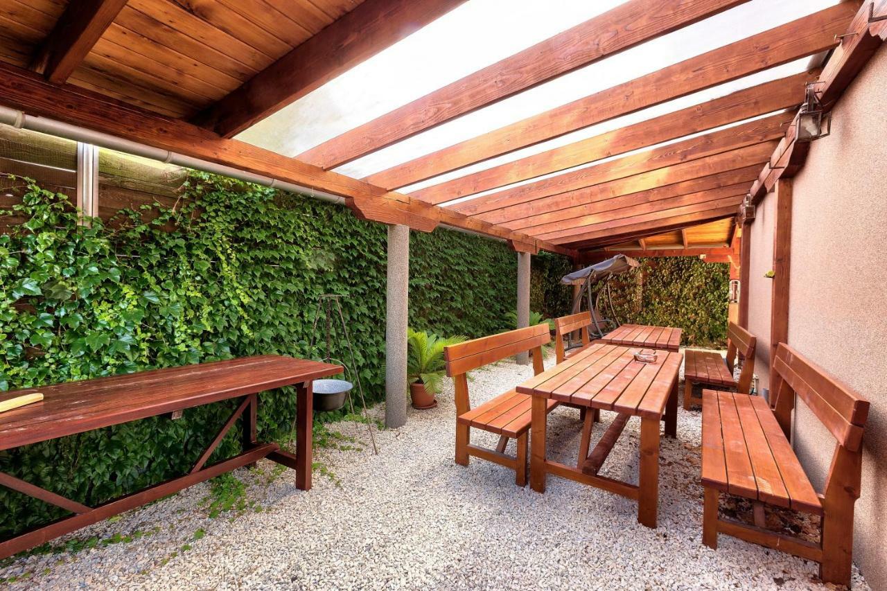 Apartmanovy Dom Red Hotel Podhajska Exterior photo