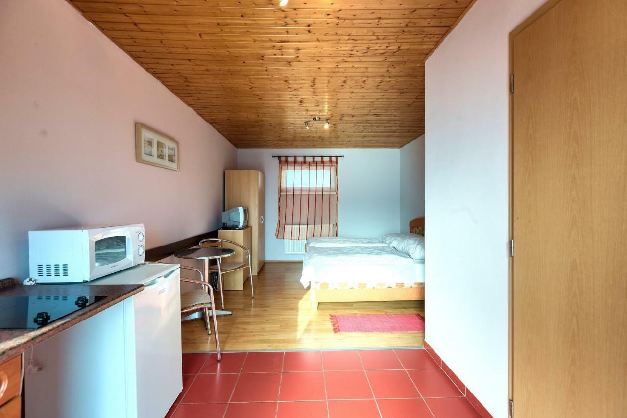 Apartmanovy Dom Red Hotel Podhajska Exterior photo