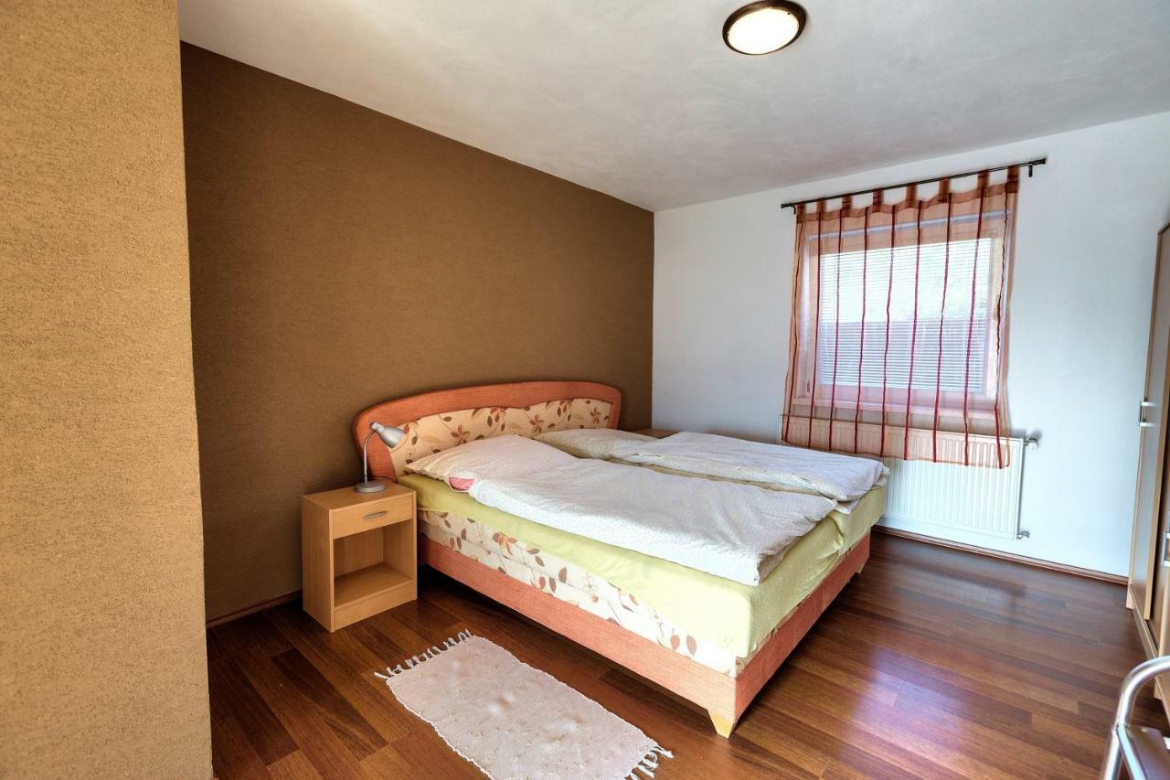 Apartmanovy Dom Red Hotel Podhajska Exterior photo