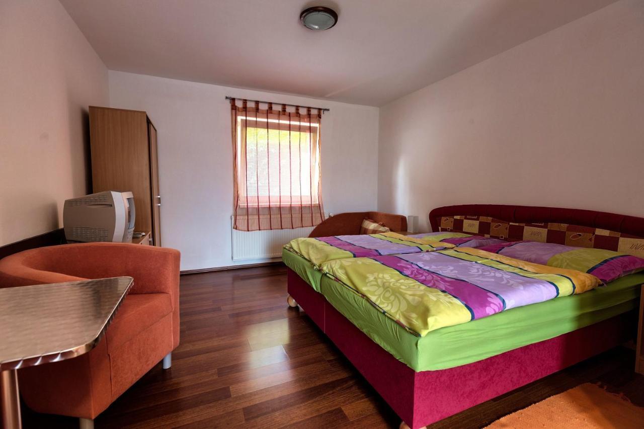 Apartmanovy Dom Red Hotel Podhajska Exterior photo
